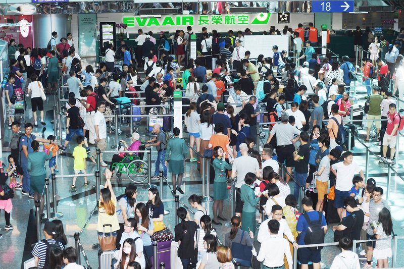 エバエアの台風休暇事件、労使で話合いを