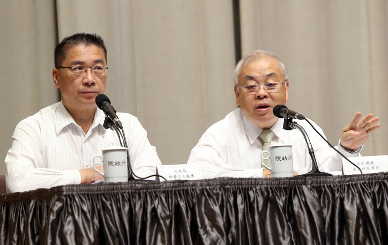 来年度予算案、公共工事費大きく