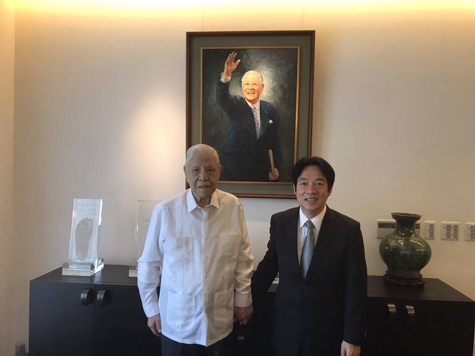 李登輝・元総統、頼・行政院長を激励