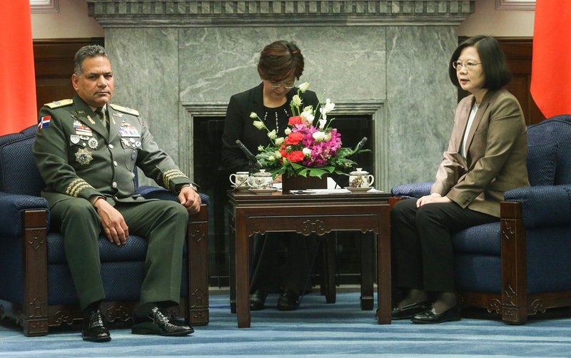 総統、ドミニカ共和国大統領の訪台要請