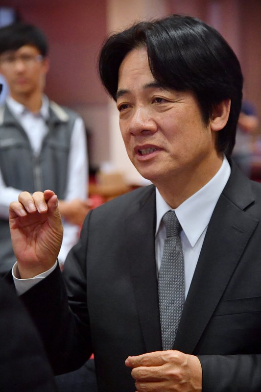 頼清徳：法規制緩和で投資障害排除
