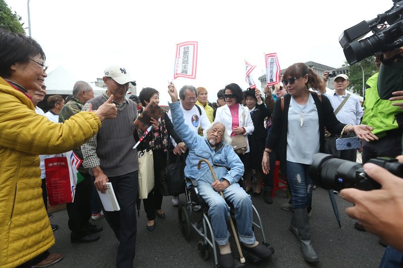蔡総統、台独派長老・史明氏の誕生日祝う