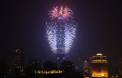 台北101、今年も年越し花火を実施