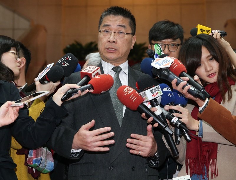 徐・行政院報道官が政務委員を兼務