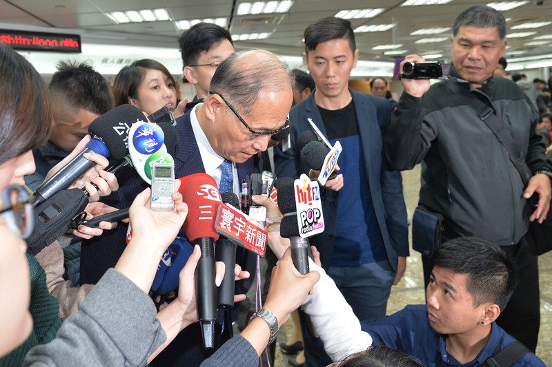新旅券問題で李・外交部長が謝罪
