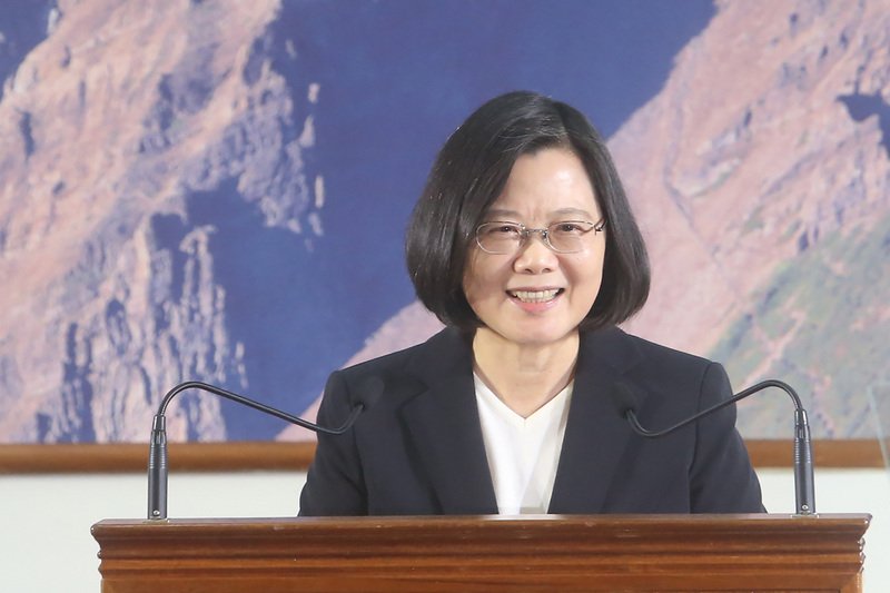 総統の年末茶話会、「労基法」が焦点