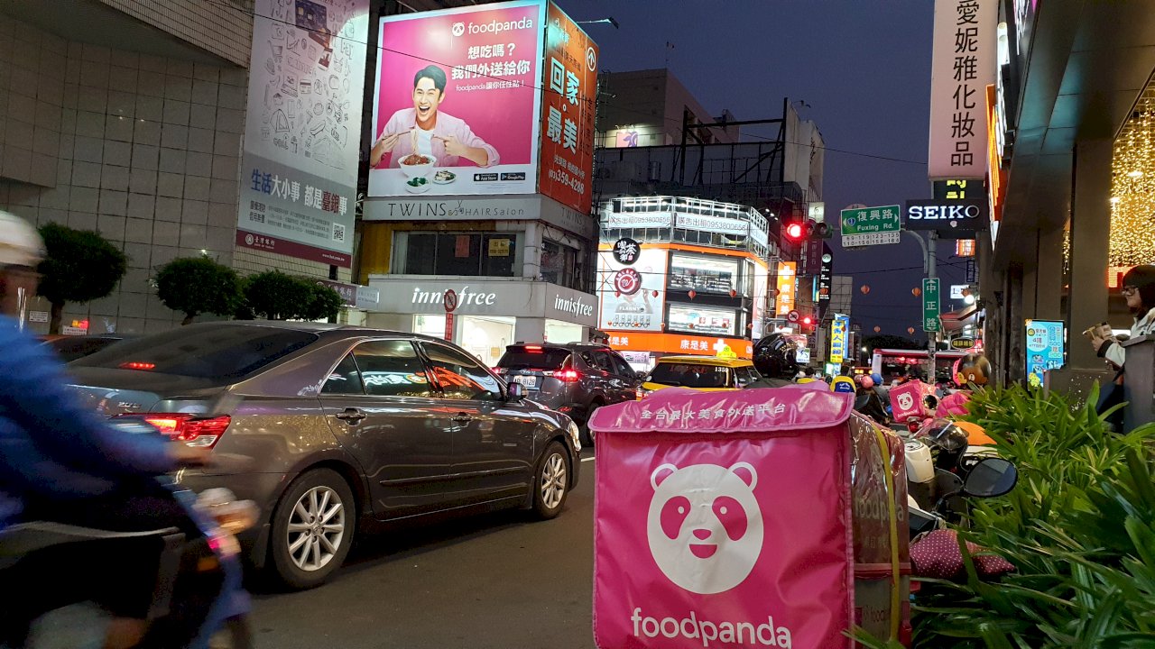デリバリーが店内より高い？違法かも！