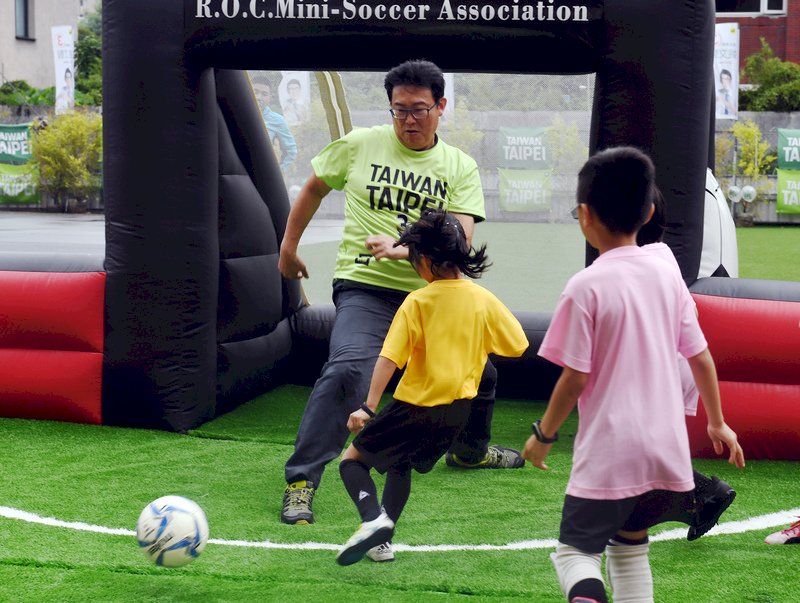 台日、小学生サッカー交流で協力覚書