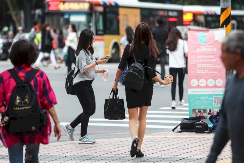 11月大学以上の失業率が3年来の最悪に