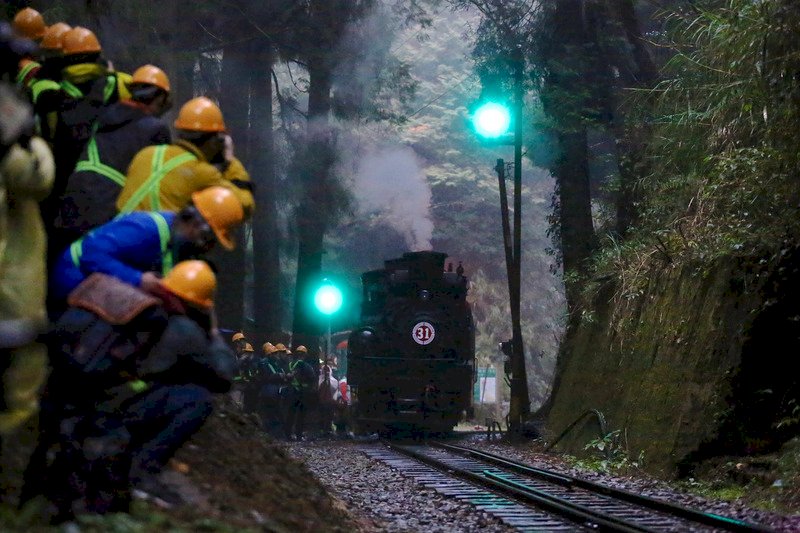 祝！阿里山開通107年、百歳蒸気機関車登場