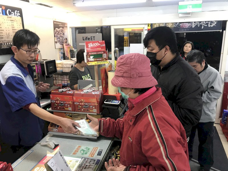 台湾、2/6からマスクの販売に実名制導入