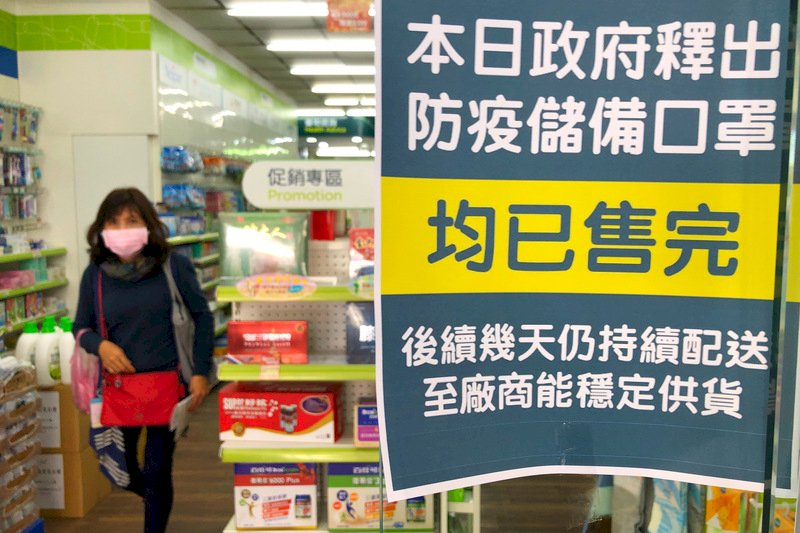 マスク争奪戦に、SARS専門家「必要なし」