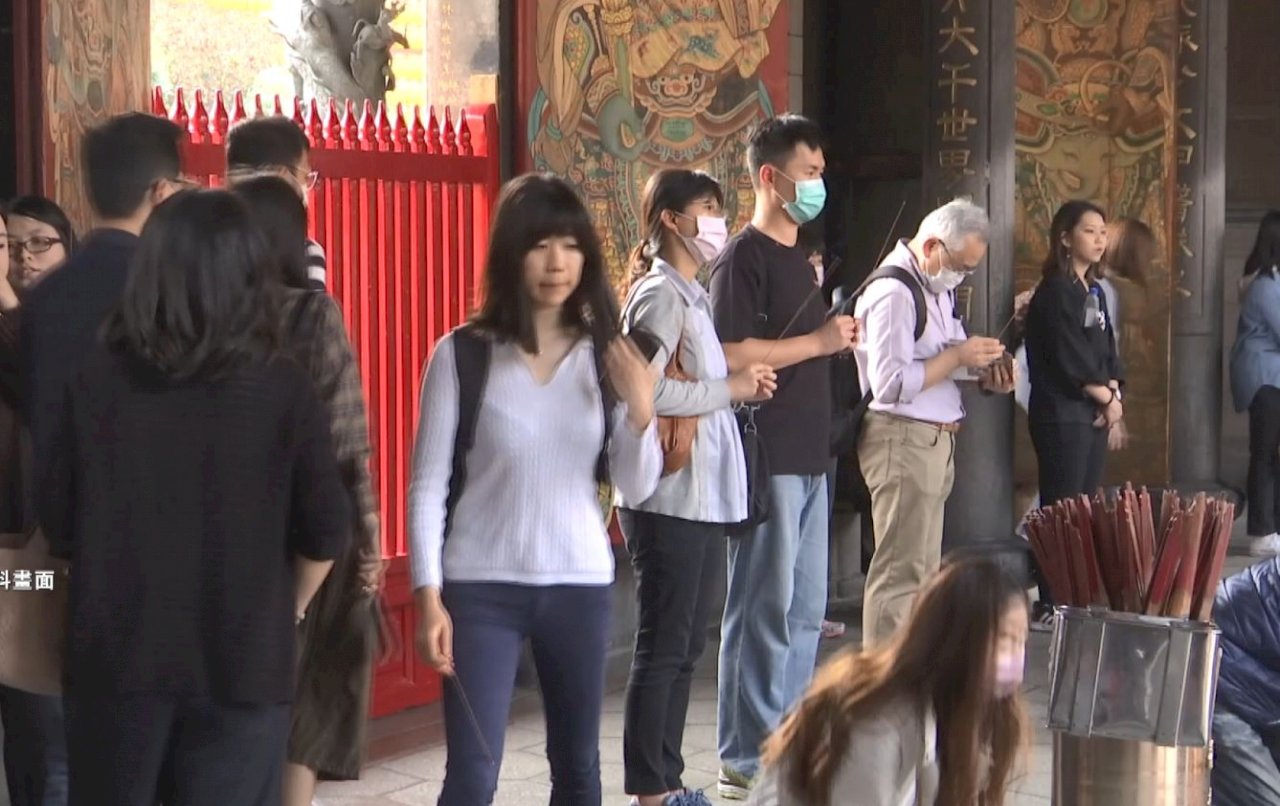 台北市の古刹・龍山寺、環境保護のため線香の使用を禁止