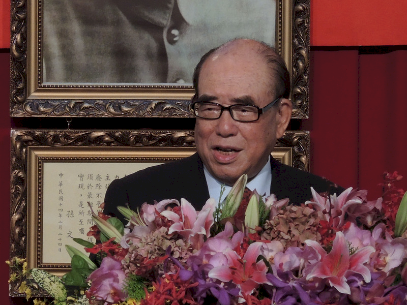 郝柏村・元行政院長、101歳で死去