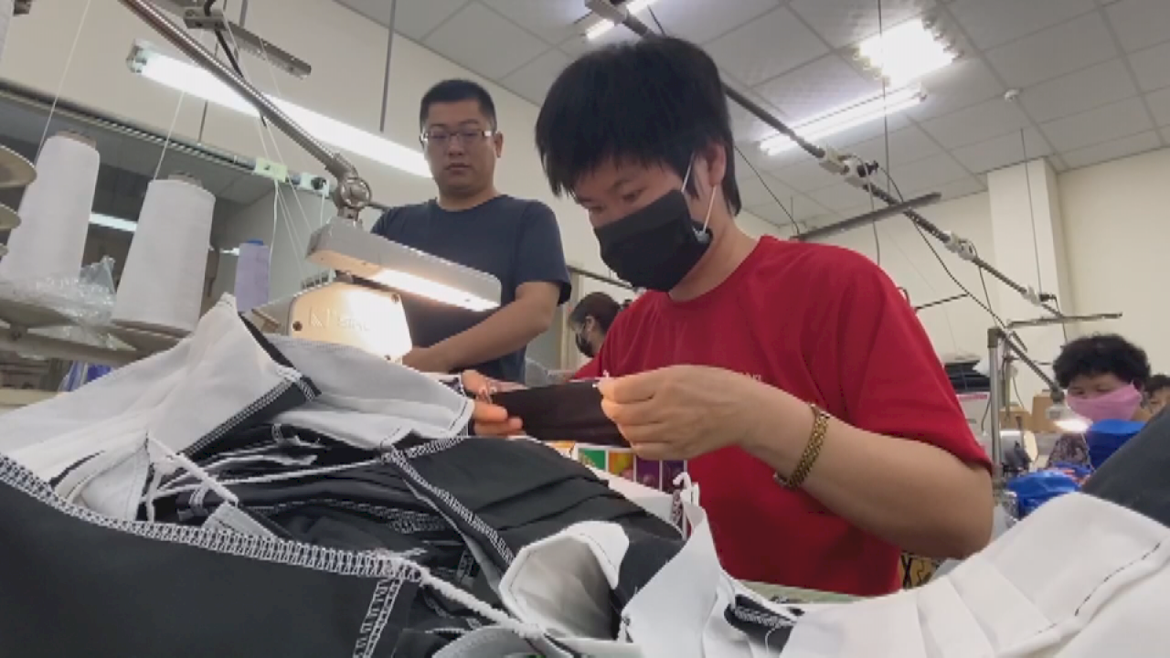 【新型肺炎】台湾の靴下工場でマスクカバー大量受注
