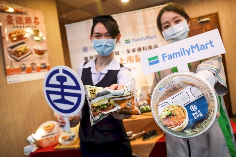 台鉄、大手コンビニで看板駅弁商品発売