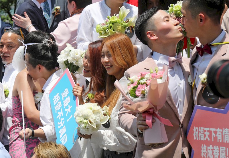 台湾で同性婚の法制化から1年、あれからどうなった