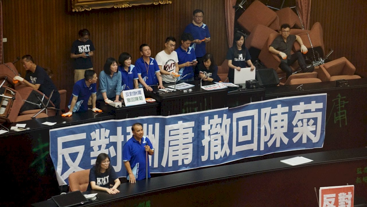 陳菊氏の監察院長就任に反対、最大野党・国民党が議場占拠