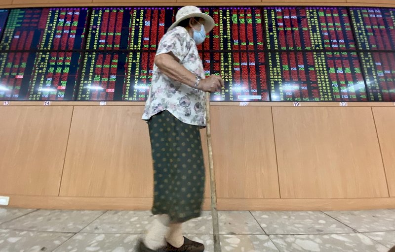 台湾の株式市場が30年ぶりに最高値更新、株価指数1万2686.36ポイントに