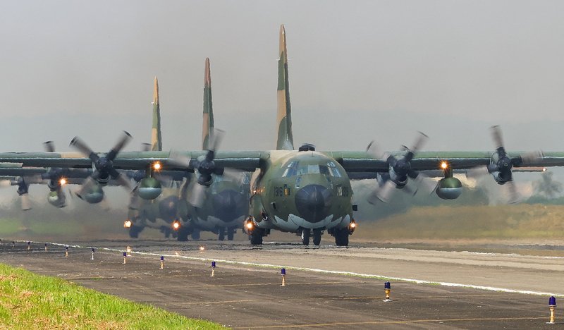 台湾、空軍の演習で領空を守る決意示す