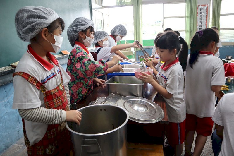 「学校給食に台湾産食材を」、行政院が補助を引き上げ
