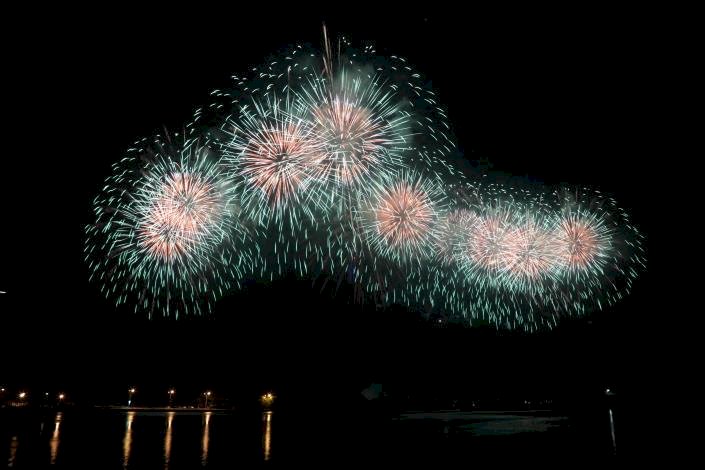 双十国慶節花火、33分で2万7354発打ち上げ