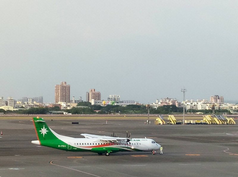 東沙諸島行き立栄航空機、香港の通過拒否で引き返す