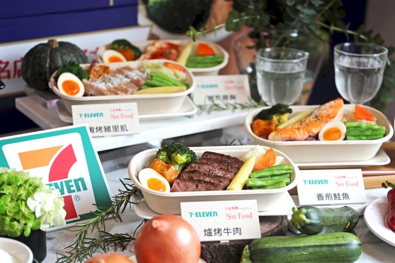 食事や宅配便など台湾で重要性を増すコンビニ