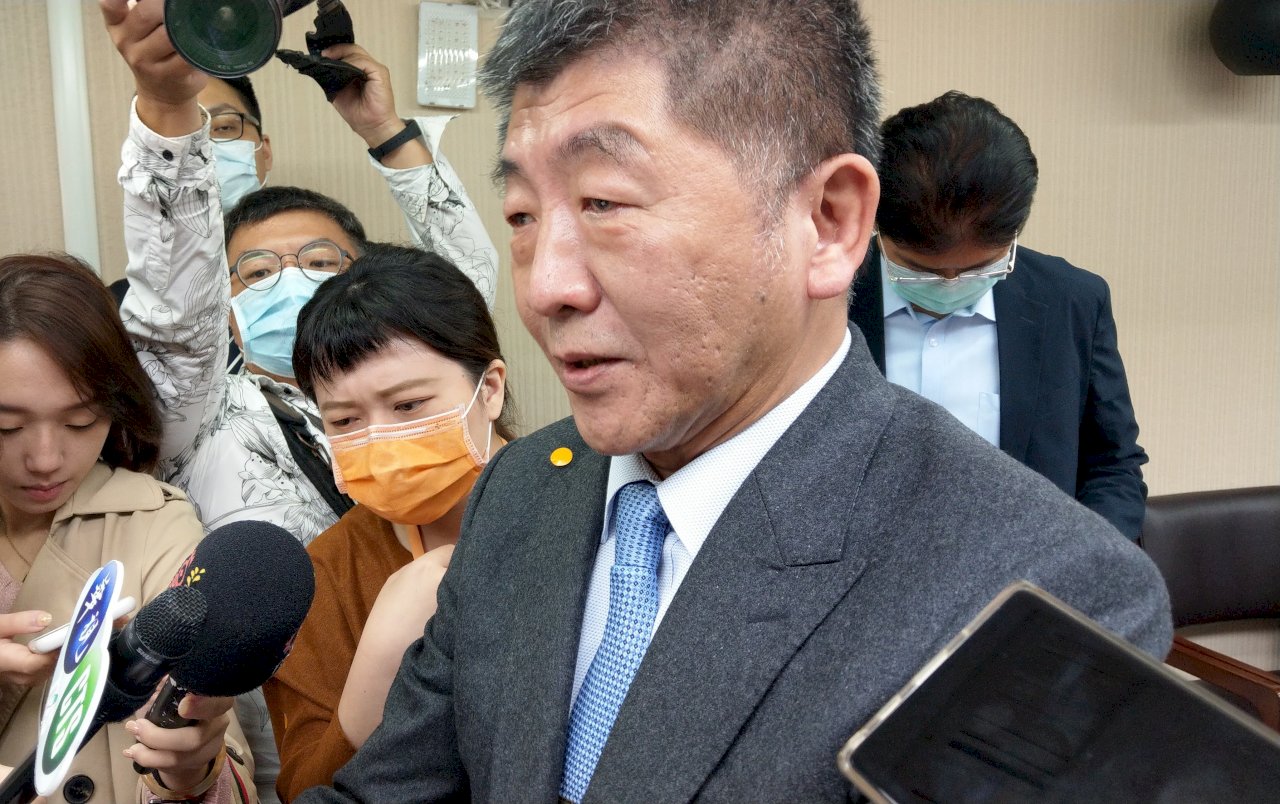 自由な出国、来年末までは無理か
