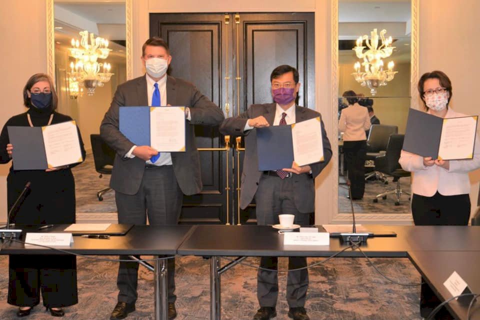 台・米の経済対話が開催、覚書に調印
