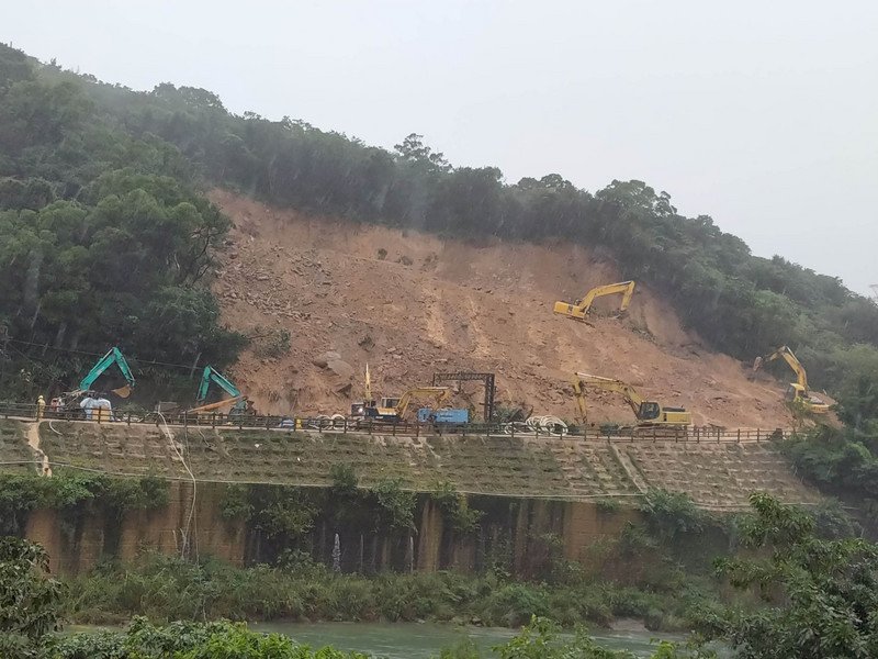 台鉄瑞芳-猴硐区間、雨で復旧工事が遅れる