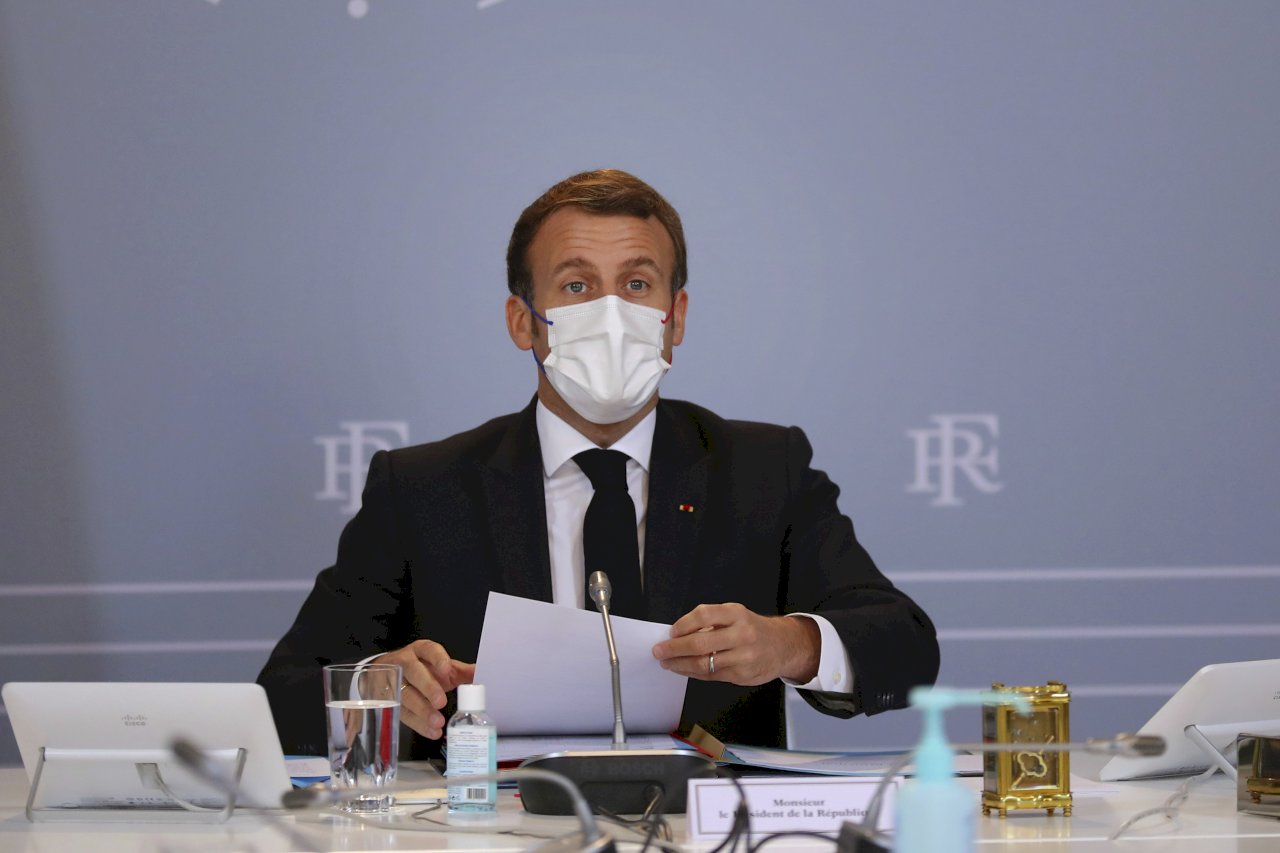 外交部、マクロン仏大統領の早期全快祈る