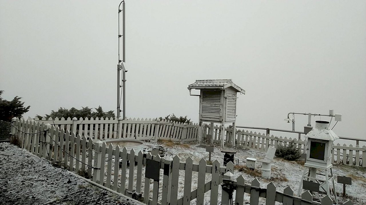 台湾の最高峰・玉山に初雪、今日は冬至