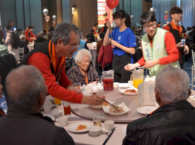 台湾、自主健康管理者会食・集会禁止、年越し料理は取り箸や共用匙を
