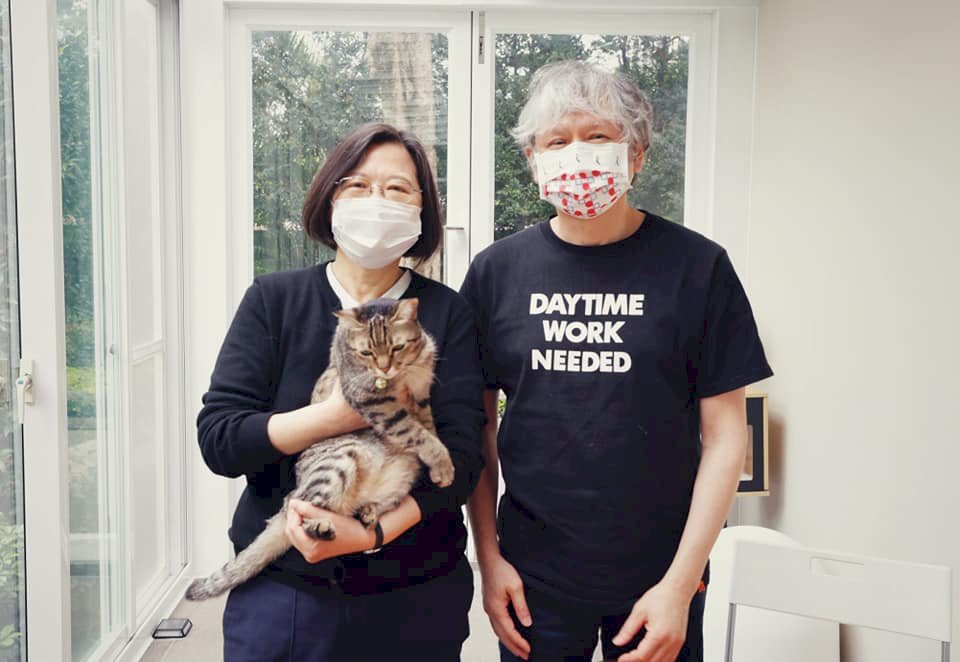 蔡・総統、奈良美智さんと朝食会、猫の話題で盛り上がる