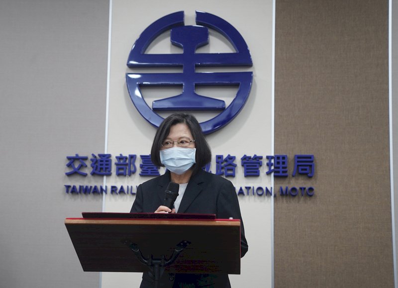 台鉄特急脱線事故、蔡・総統「全力で救助、原因を徹底的に究明」