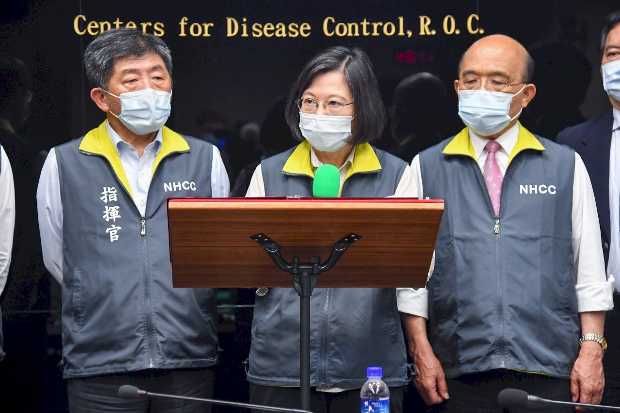 コロナ対策本部を視察、蔡・総統「ワクチンは順次提供」