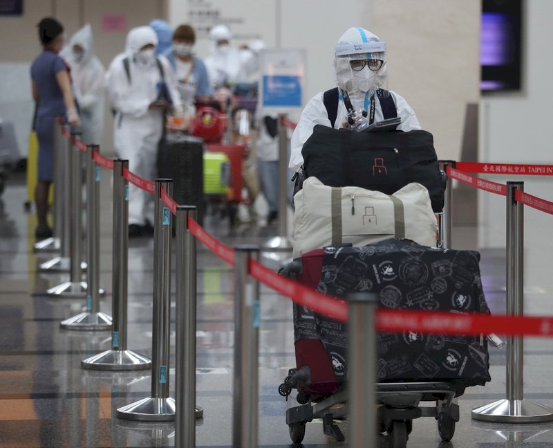 台湾からの出国者が増加、コロナ感染拡大からの避難か