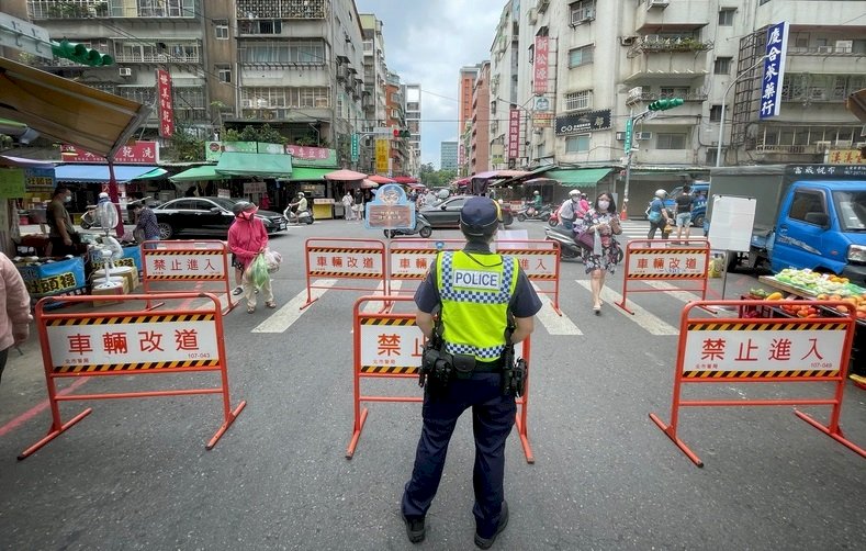 防疫警戒レベル3が7/26に再延長、規制策が一部緩和