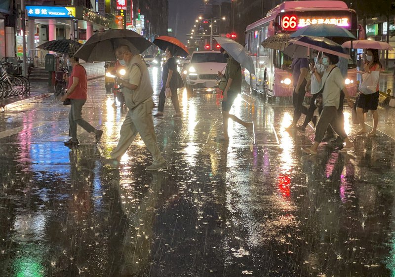 中南部豪雨続く、8/7一部県・市休業・休校