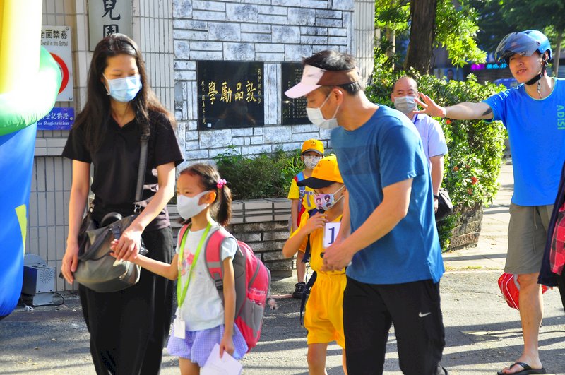 3ヶ月ぶりの対面授業再開！慣れず大泣きの小学生も