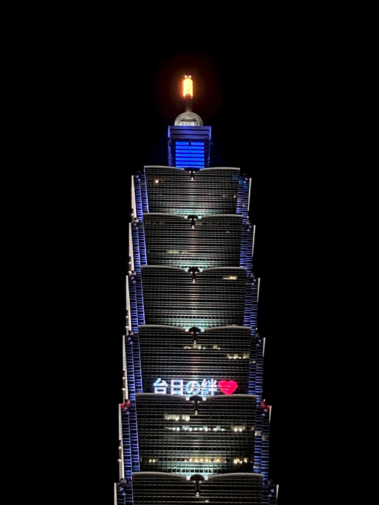 台北101、点灯で日本の5回目ワクチン供与に感謝
