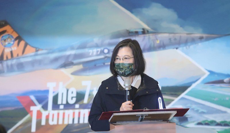 蔡・総統、東部の部隊を視察　国軍が虎のように勇ましくなると期待