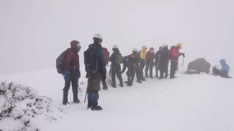 雪山の圏谷、過去5年最多の積雪90センチ