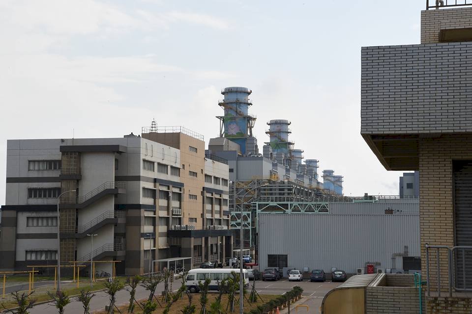 台湾電力が3400人にPCR検査、大潭発電所での集団感染で