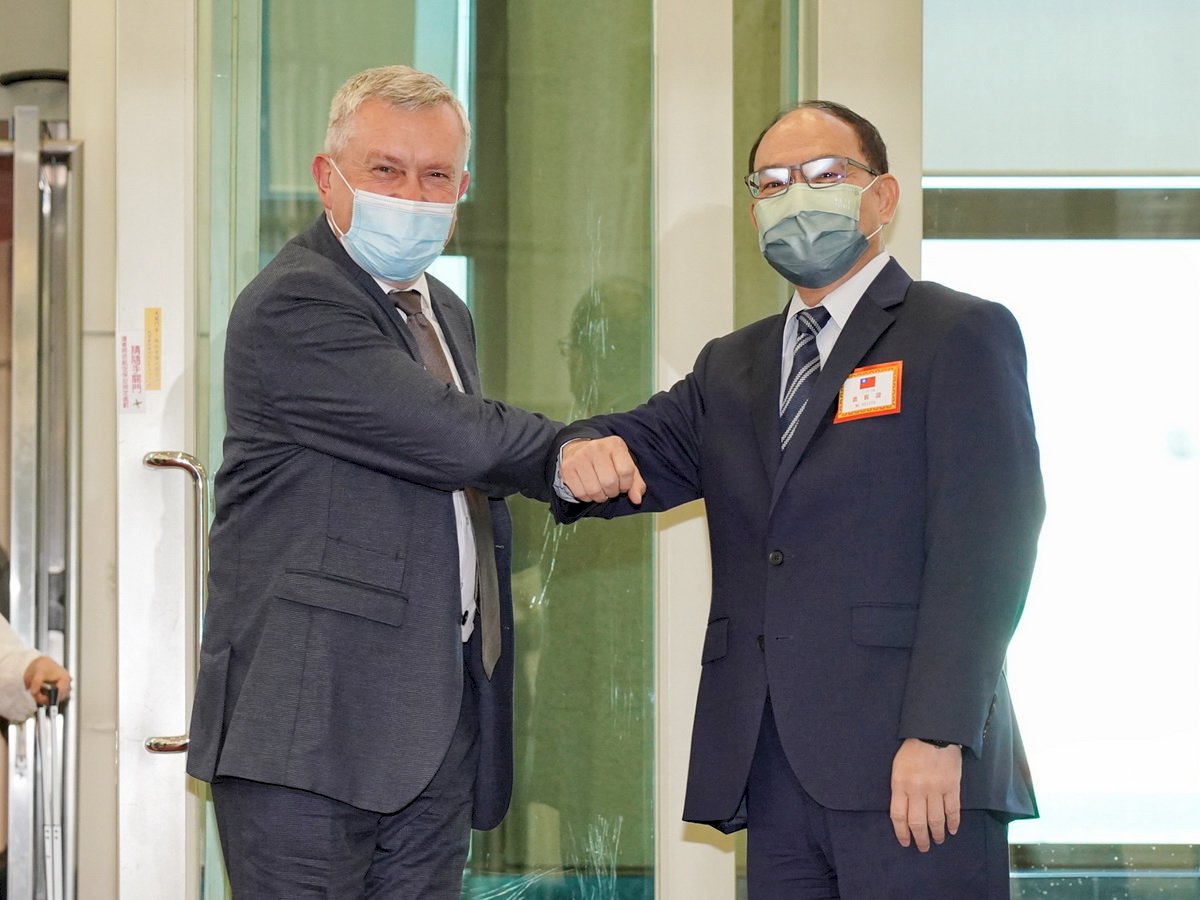 台湾・リトアニア政府高官相互訪問常態化、外交部：民主を守る模範に