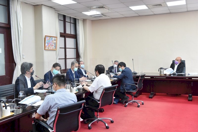 蘇貞昌・行政院長、防疫政策のためにはまず国際的な経済貿易状況の影響を評価すべき