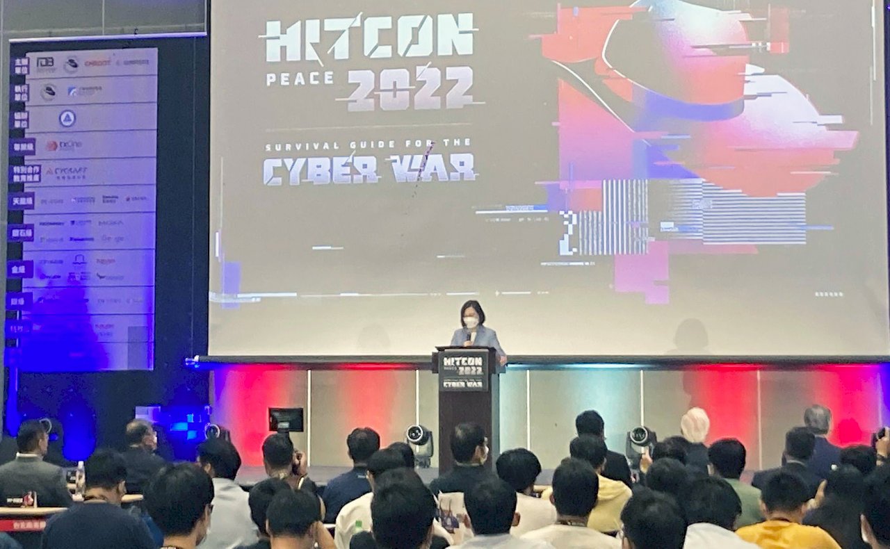 中国が軍事演習に情報戦を追加、蔡・総統＝デジタル発展部が対策とる