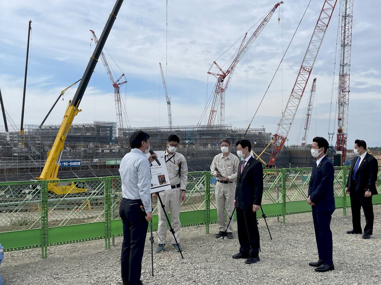 日本の経産相がTSMC新工場を視察　半導体人材育成を支援したい