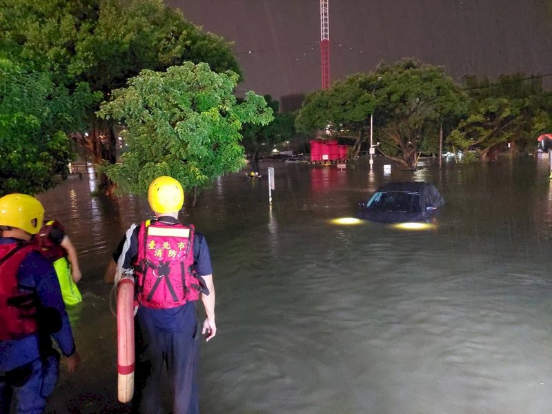 台風の影響で19か所で浸水、256戸で停電続く、王部長：一刻も早く復旧する